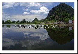 Tam Coc-Vietnam-12